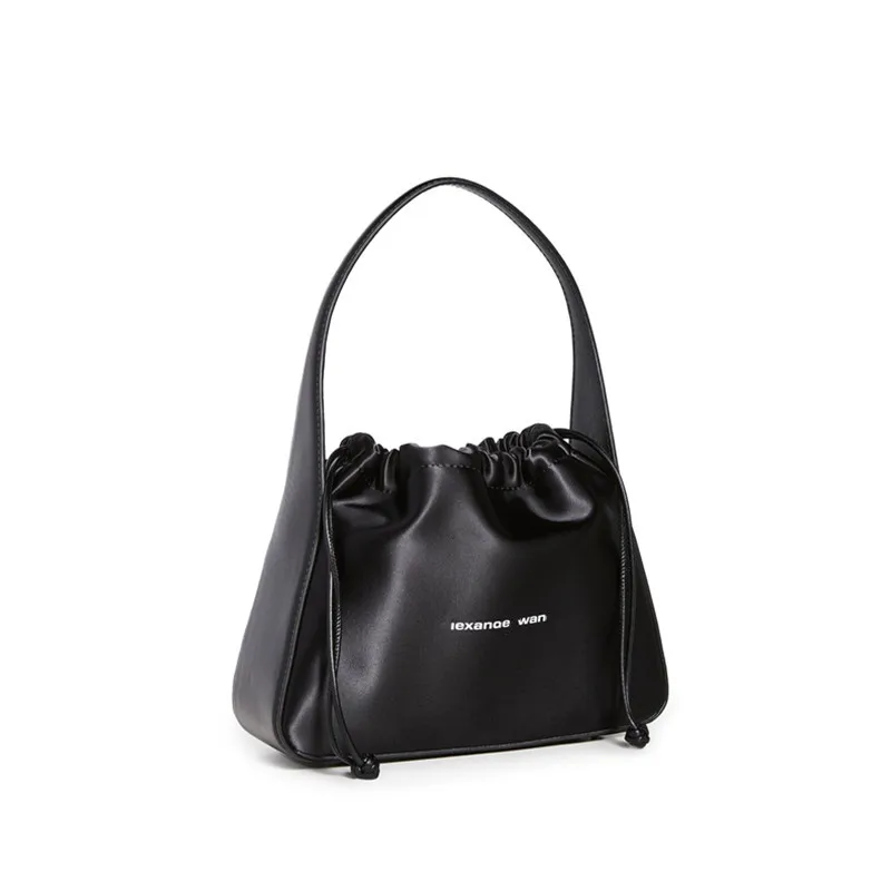 European Stylish Drawstring Handbag 2020 New Niche Design Personalized Stitching One Shoulder Underarm Package D556
European Stylish Drawstring Handbag 2020 New Niche Design Personalized Stitching One Shoulder Underarm Package D556