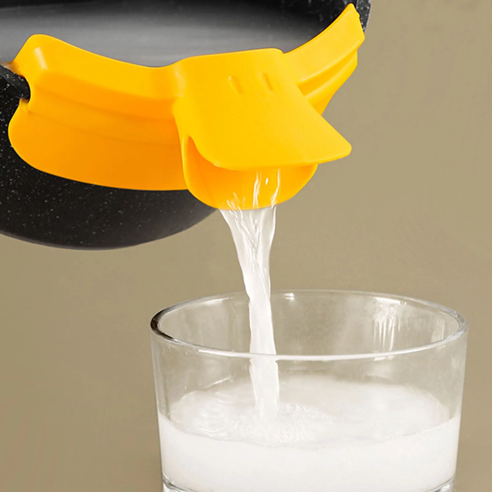Home Kitchen Pot Funnel Strainers With Round Mouth Edge Deflector Liquid Deflector Nozzle Pouring Soup Funnel Kitchen Gadgets
Home Kitchen Pot Funnel Strainers With Round Mouth Edge Deflector Liquid Deflector Nozzle Pouring Soup Funnel Kitchen Gadgets