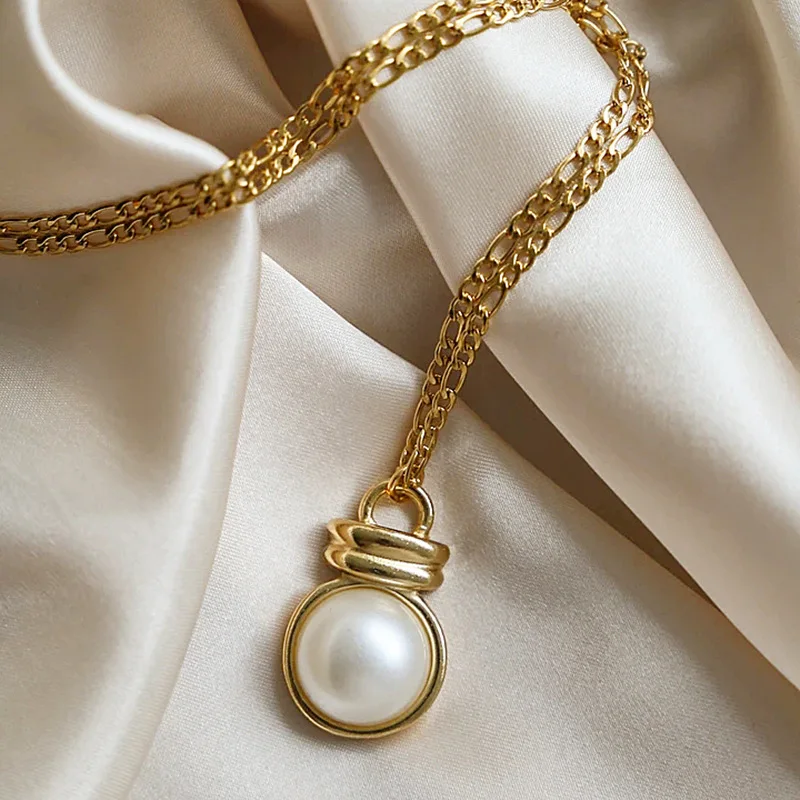 Pearl Necklace Female Exaggerated Circle Light Bulb Retro Simple Clavicle Chain Personality Girl Twisted Piece Chain Necklace
Pearl Necklace Female Exaggerated Circle Light Bulb Retro Simple Clavicle Chain Personality Girl Twisted Piece Chain Necklace