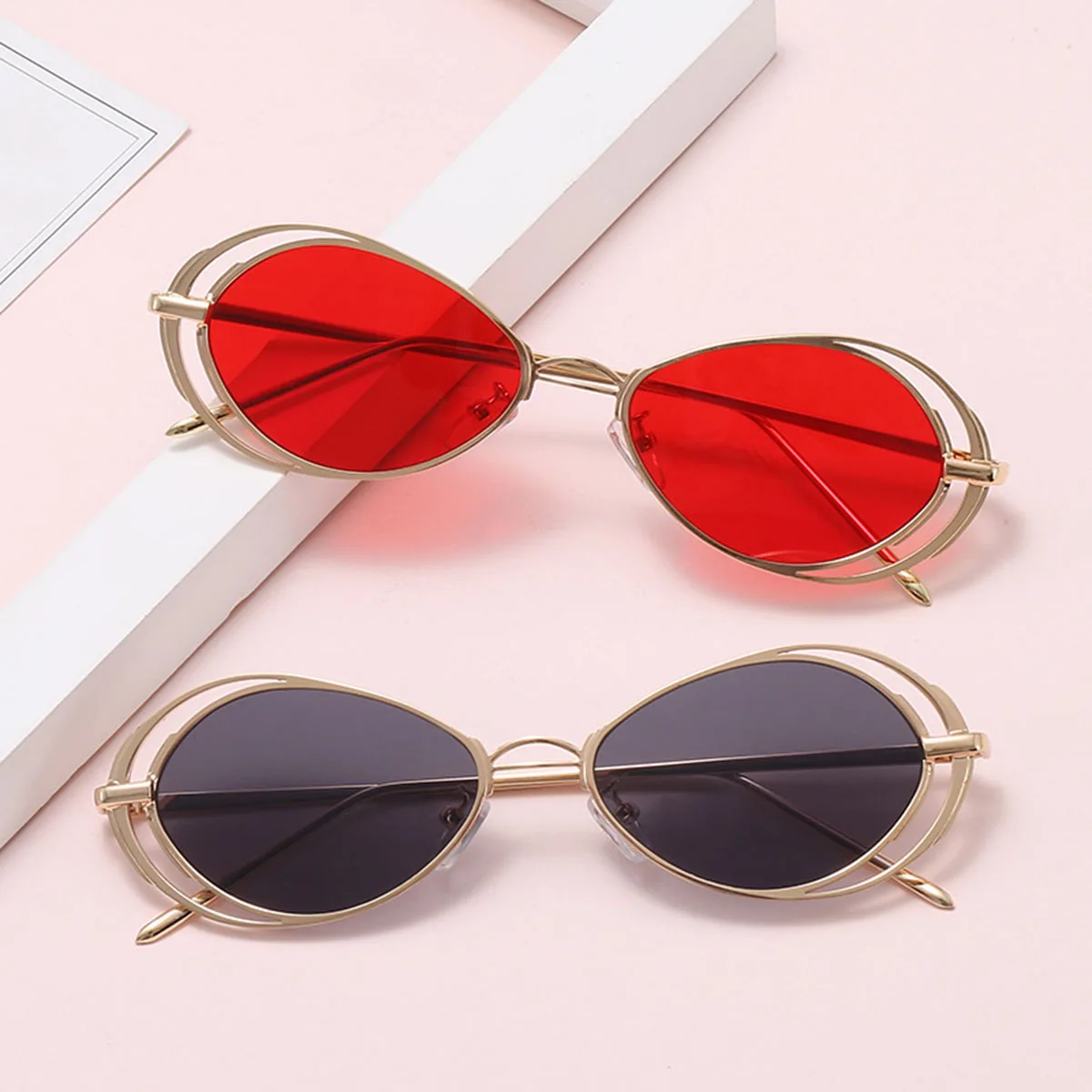 Retro Small Oval Sunglasses Women Vintage Brand Shades Black Red Metal Color Sun Glasses For Female Fashion Designer Hollow
Retro Small Oval Sunglasses Women Vintage Brand Shades Black Red Metal Color Sun Glasses For Female Fashion Designer Hollow