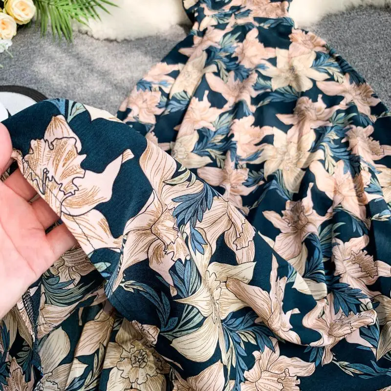 2020 summer new women's V-neck strap sleeveless floral printed chiffon A-line dress female elegant sling Fairy beach dresses
2020 summer new women's V-neck strap sleeveless floral printed chiffon A-line dress female elegant sling Fairy beach dresses