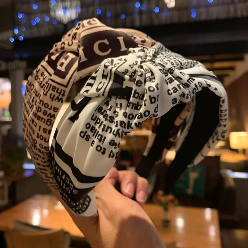 Hair Band Simple Knotted Face Wash Headband Female Fabric Letter Wide-side Hairpin Press Hair Headband Female Hair Accessories
Hair Band Simple Knotted Face Wash Headband Female Fabric Letter Wide-side Hairpin Press Hair Headband Female Hair Accessories