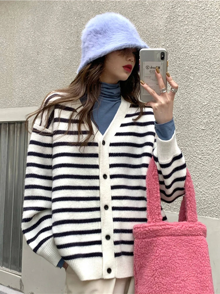 Kpop Ins Tide Women Loose Knit Cardigan Jackets Fashion V-Neck Single Breasted Chic Splicing Color Stripe Female Casual Sweater
Kpop Ins Tide Women Loose Knit Cardigan Jackets Fashion V-Neck Single Breasted Chic Splicing Color Stripe Female Casual Sweater