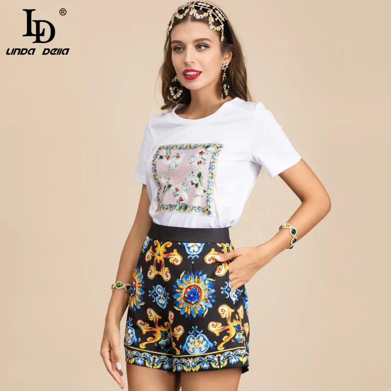 LD LINDA DELLA 2021 Fashion Designer Summer Short Set Women Casual Short sleeve White T-shirt+Vintage Print Shorts 2 Pieces Suit
LD LINDA DELLA 2021 Fashion Designer Summer Short Set Women Casual Short sleeve White T-shirt+Vintage Print Shorts 2 Pieces Suit