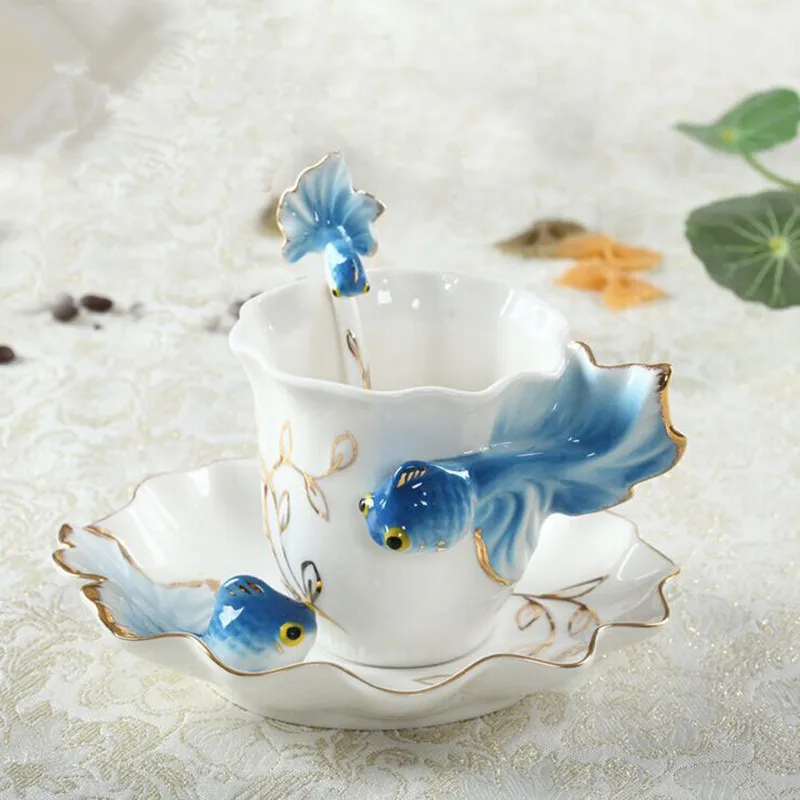Goldfish Enamel Coffee Cup Porcelain Cups suit creative wedding present ceramic cup European bone china cup
Goldfish Enamel Coffee Cup Porcelain Cups suit creative wedding present ceramic cup European bone china cup