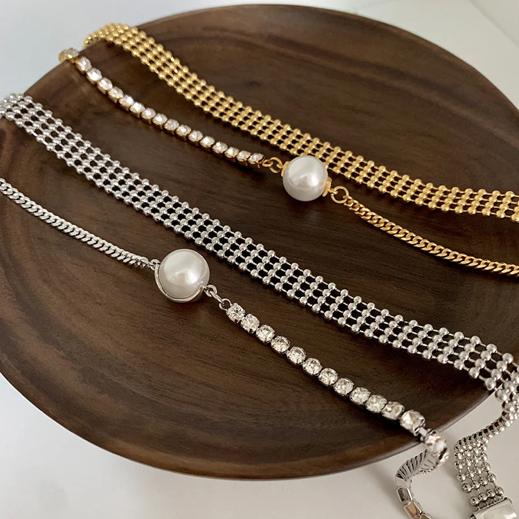Temperament high-quality pearl double layered short necklace with diamonds chain clavicle chain net celebrity same paragraph 
Temperament high-quality pearl double layered short necklace with diamonds chain clavicle chain net celebrity same paragraph