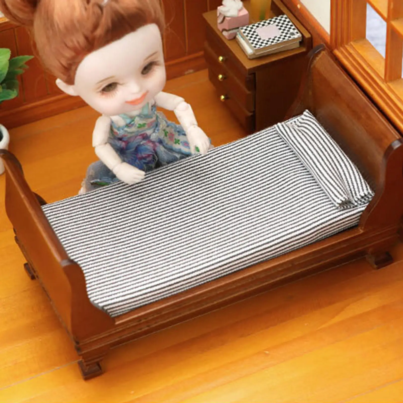 Wooden Single Bed Dollhouse Furniture Bedroom Living Room Home Life Scene Scenery Supplies 1:12 Scale Miniature Decoration
Wooden Single Bed Dollhouse Furniture Bedroom Living Room Home Life Scene Scenery Supplies 1:12 Scale Miniature Decoration