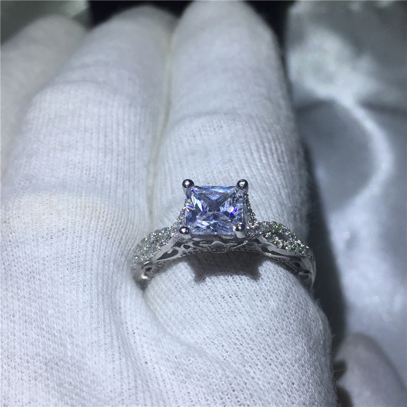 Handmade Luxury Promise Ring 100% 925 sterling Silver 3ct Diamond Engagement Wedding Band Rings For Women Evening Party Jewelry
Handmade Luxury Promise Ring 100% 925 sterling Silver 3ct Diamond Engagement Wedding Band Rings For Women Evening Party Jewelry