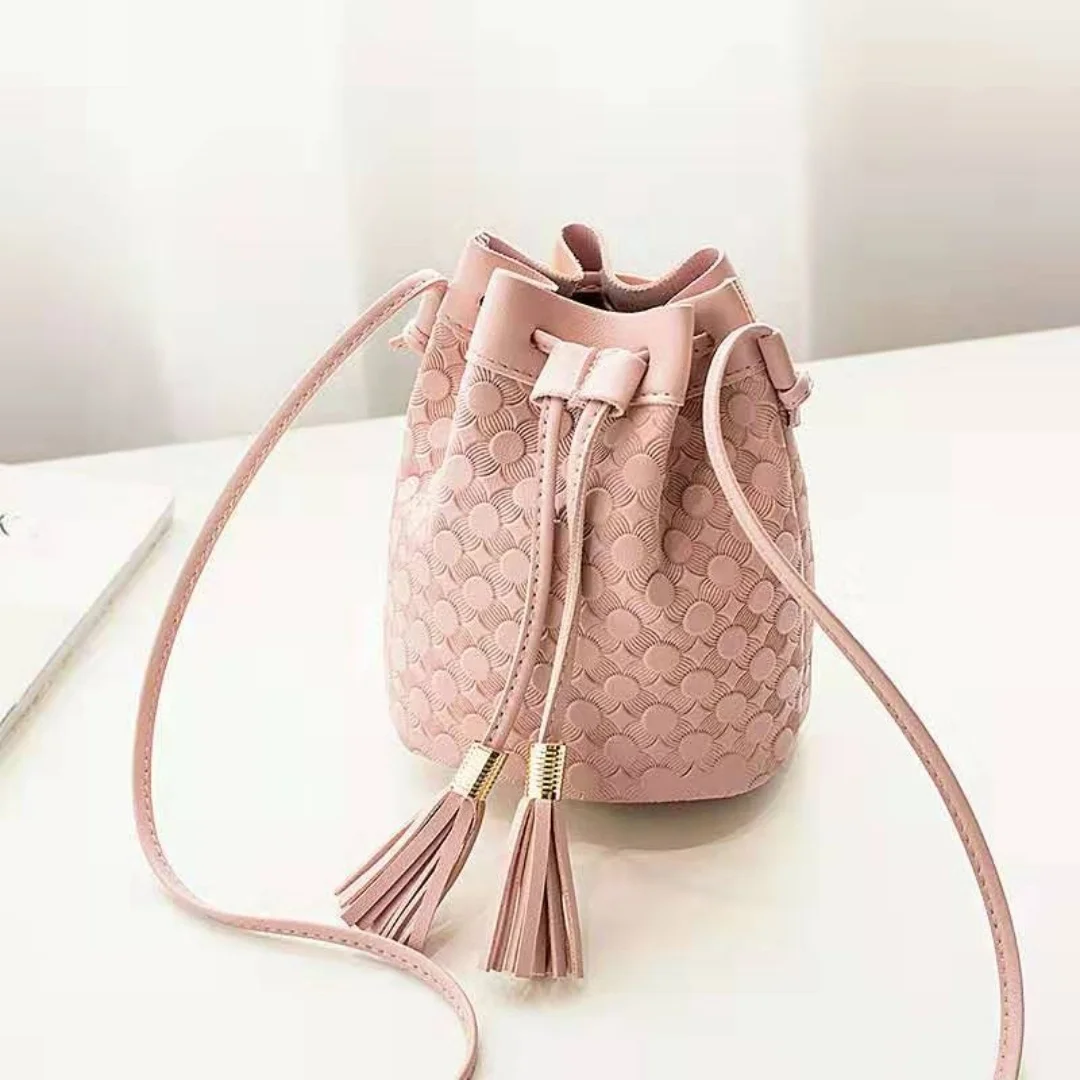 Drawstring Bucket Bag Fashion Large PU Leather Crossbody Bags Purse Shoulder Messenger Bag Tassel Handbags for Women Teen Girls
Drawstring Bucket Bag Fashion Large PU Leather Crossbody Bags Purse Shoulder Messenger Bag Tassel Handbags for Women Teen Girls