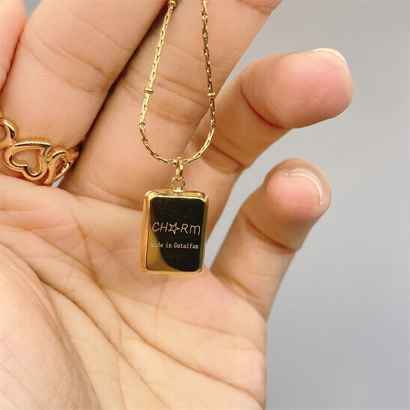 2021 Fashion Gold Color Stainless Steel Necklace Vintage Letter Square Pendant Geometric Necklace for Women Jewelry Wedding Gift
2021 Fashion Gold Color Stainless Steel Necklace Vintage Letter Square Pendant Geometric Necklace for Women Jewelry Wedding Gift