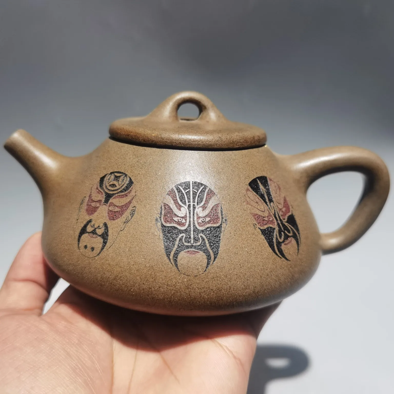 Фарфоровая керамика Yixing Zisha, резной камень 7 дюймов, в форме ложки, гипсовый чайник, чайник, чайник для чая, чайник, принадлежности для чая, офи...
Фарфоровая керамика Yixing Zisha, резной камень 7 дюймов, в форме ложки, гипсовый чайник, чайник, чайник для чая, чайник, принадлежности для чая, офи...