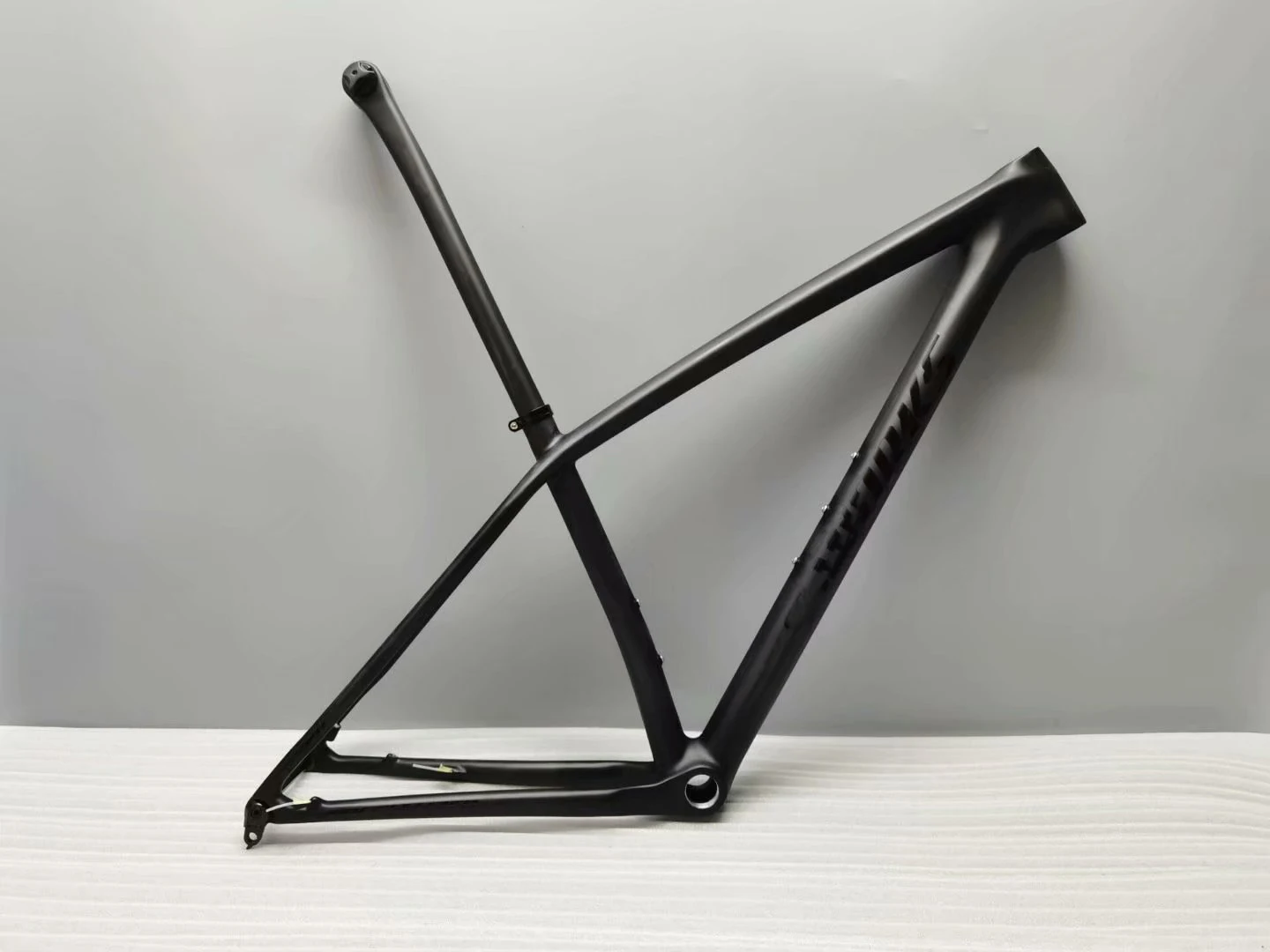 2022 epic quadro carbono mtb 29 montaña Carbon frame Bike frame gravel frame quadro de carbono mtb 29 carbon road bike frame78
2022 epic quadro carbono mtb 29 montaña Carbon frame Bike frame gravel frame quadro de carbono mtb 29 carbon road bike frame78