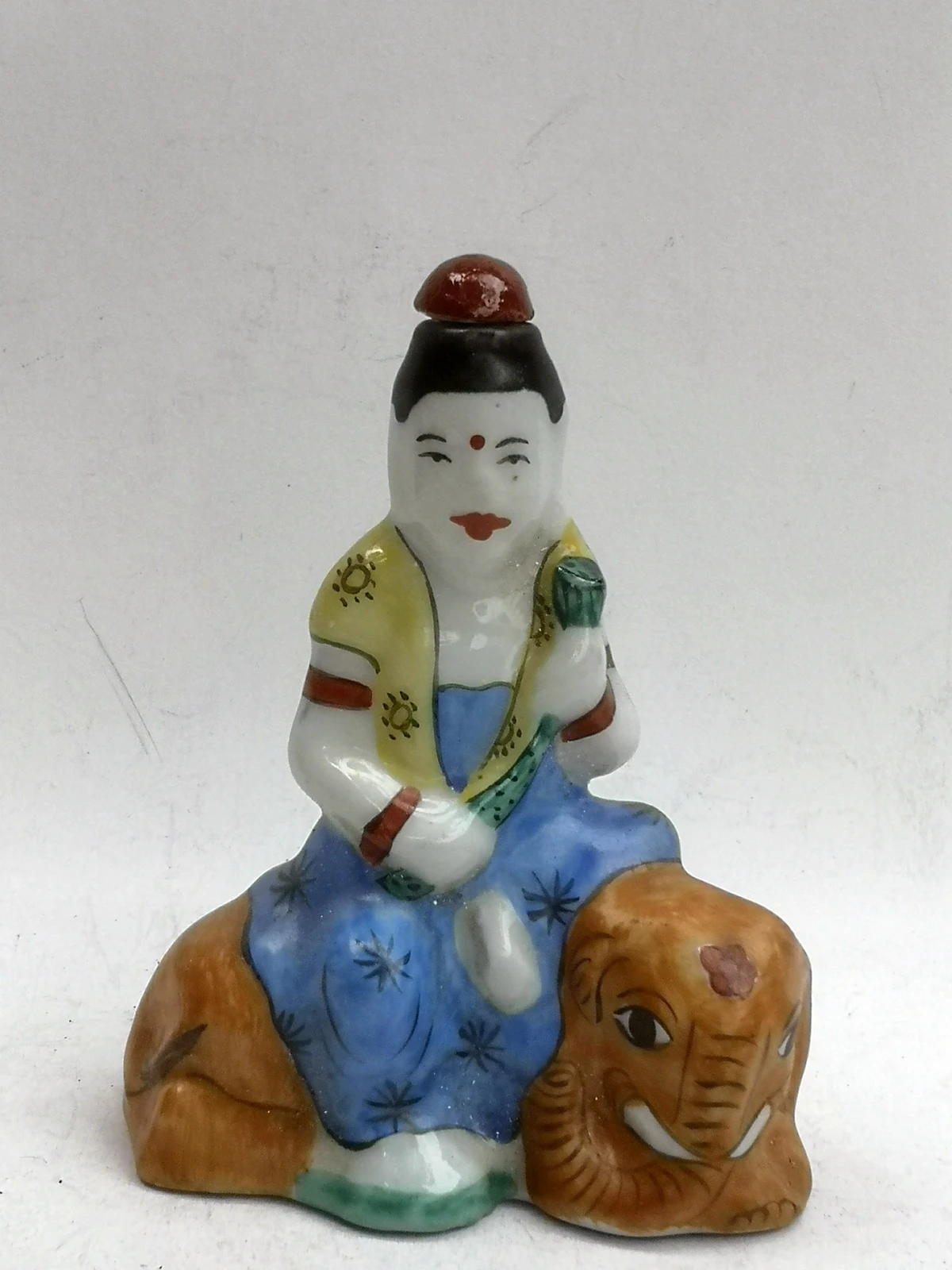 

YIZHU культиватор искусство древние сборные Китай семья Роза фарфор слон Avalokitesvara табак бутылка семейное украшение подарок