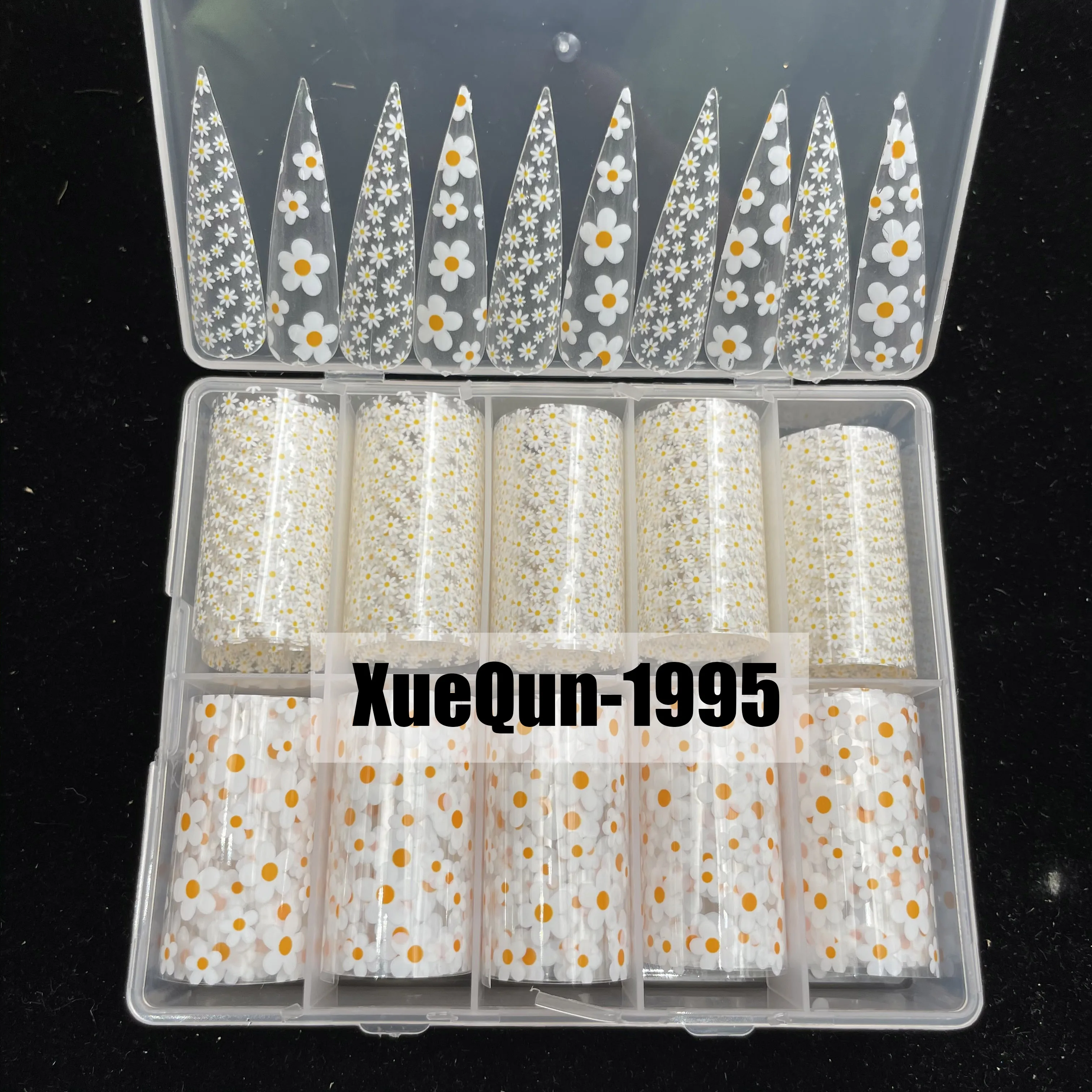 Дизайнерская Фольга для ногтей XueQun 4*100 см с маленькими маргаритками и белыми цветами
Дизайнерская Фольга для ногтей XueQun 4*100 см с маленькими маргаритками и белыми цветами