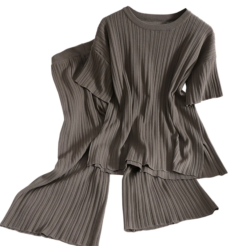 Summer Two piece sets knitted slim pullover loose O neck split top With nine-point wide-leg pants knit two-piece suit female
Summer Two piece sets knitted slim pullover loose O neck split top With nine-point wide-leg pants knit two-piece suit female