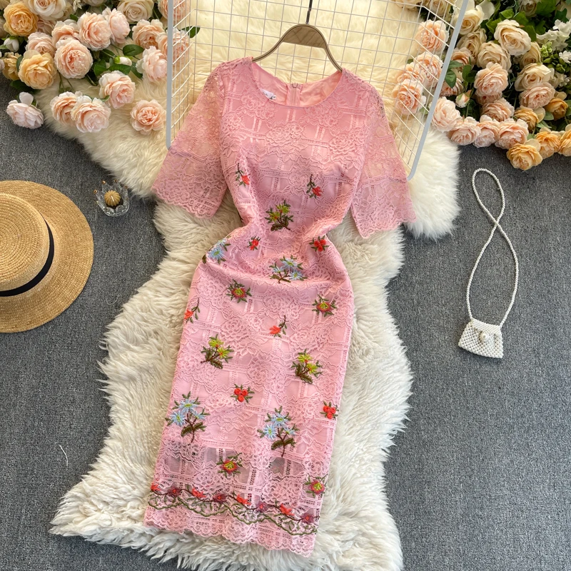 temperament feminine lace round neck short sleeve waist down slim heavy industry embroidery hip dress women's fashion
temperament feminine lace round neck short sleeve waist down slim heavy industry embroidery hip dress women's fashion