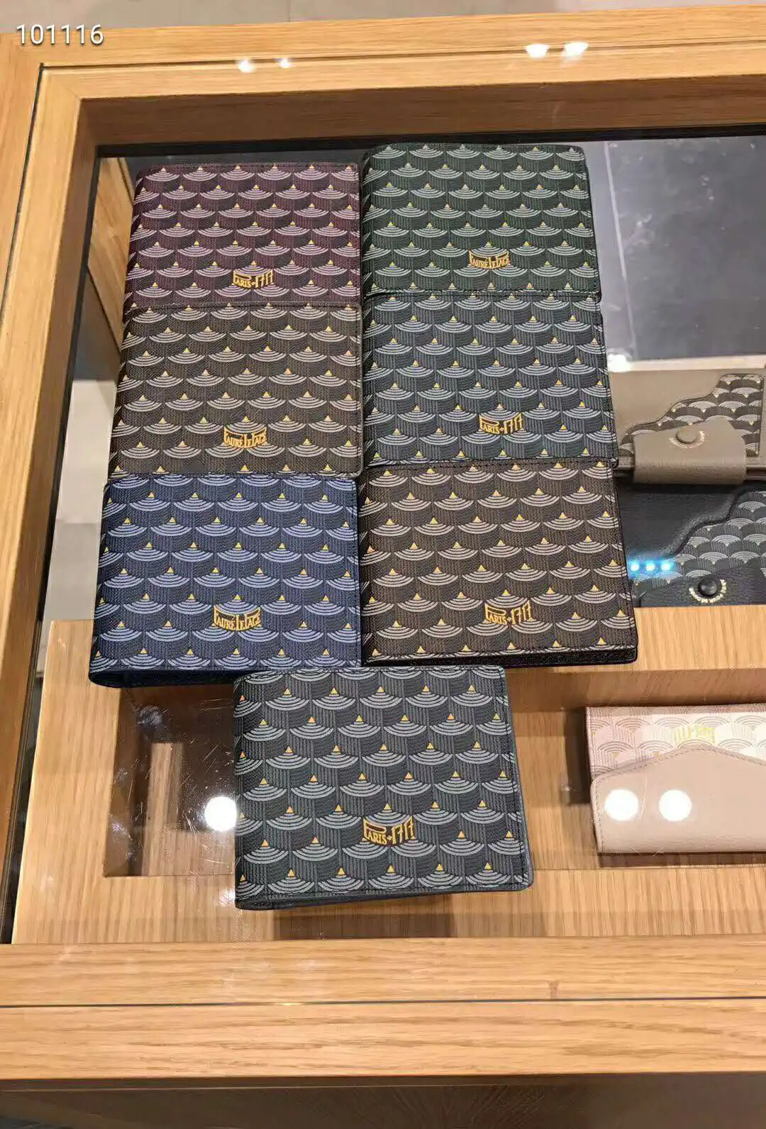 2021 new Faure printed wallet leather letter wallet for men and women European and American fashion cowhide short card bag
2021 new Faure printed wallet leather letter wallet for men and women European and American fashion cowhide short card bag