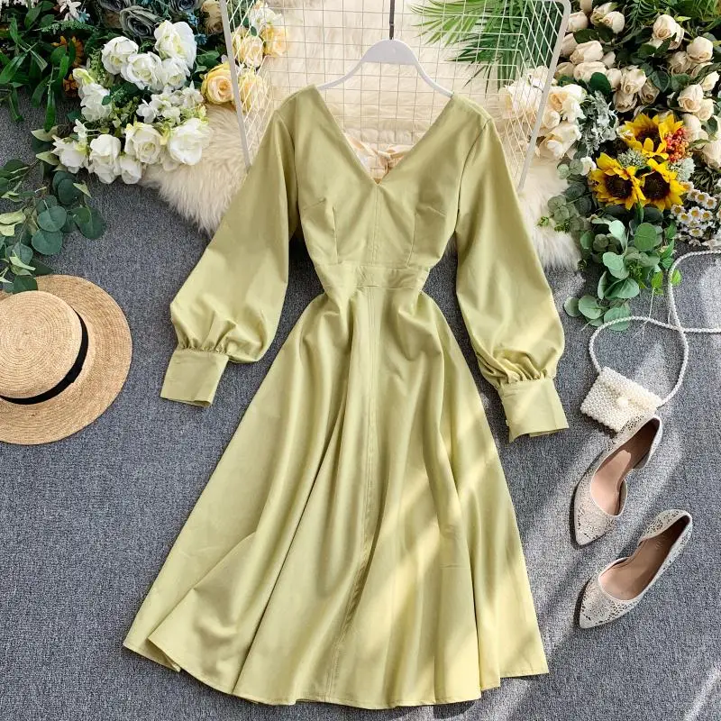 2019 New spring autumn Fashion Open back Dress Female Solid Color Cotton Puff sleeve V Neck Women High-waist party dress cc1103
2019 New spring autumn Fashion Open back Dress Female Solid Color Cotton Puff sleeve V Neck Women High-waist party dress cc1103
