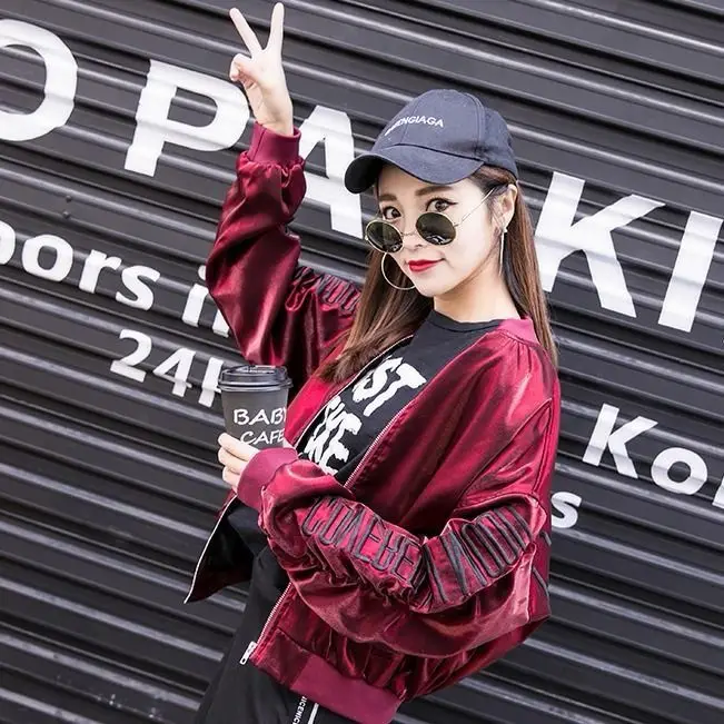 2021 Spring and Autumn New Fashion Brand Hip Hop Satin Coat Female Student bf Wind Flying Jacket Short Embroidered Baseball Suit
2021 Spring and Autumn New Fashion Brand Hip Hop Satin Coat Female Student bf Wind Flying Jacket Short Embroidered Baseball Suit