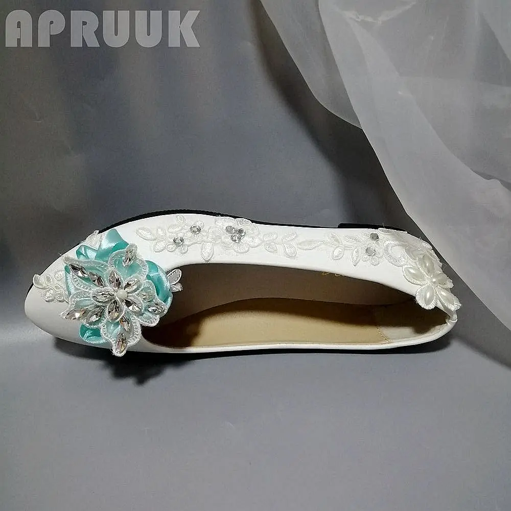 Туфли женские на плоской подошве, с кружевом и кристаллами, Роскошные туфли небесно-голубого цвета с цветами, большой размер, 2020 
Туфли женские на плоской подошве, с кружевом и кристаллами, Роскошные туфли небесно-голубого цвета с цветами, большой размер, 2020