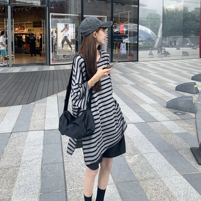 Large Size Striped Short-Sleeved T-Shirt Women Loose And Thin Mid-Length Summer New Round Neck Top
Large Size Striped Short-Sleeved T-Shirt Women Loose And Thin Mid-Length Summer New Round Neck Top
