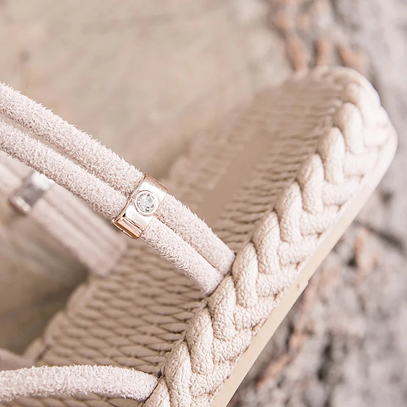 2021 Slip on Platform Cross-tied Strap Flip Flops Slippers Hollow Flats Women Sandals Summer Casual Ladies Dress Shoes
2021 Slip on Platform Cross-tied Strap Flip Flops Slippers Hollow Flats Women Sandals Summer Casual Ladies Dress Shoes