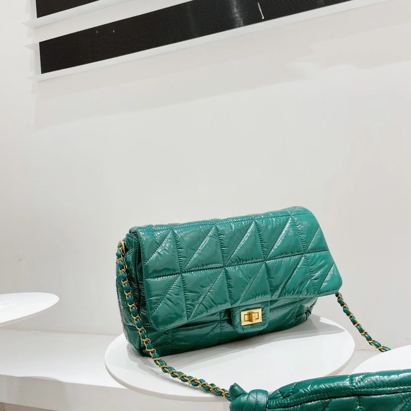 Quilted Leather Flap Crossbody Bags for Women 2022 Winter Brand Designer Ladies Shoulder Bags Chain Down Padded Handbag
Quilted Leather Flap Crossbody Bags for Women 2022 Winter Brand Designer Ladies Shoulder Bags Chain Down Padded Handbag
