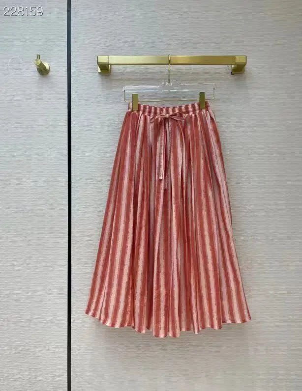 Runway Designer Autumn Long Skirt Women's Elegant Striped Print Bohemian Holiday Waist Elastic Pleated Skirt
Runway Designer Autumn Long Skirt Women's Elegant Striped Print Bohemian Holiday Waist Elastic Pleated Skirt