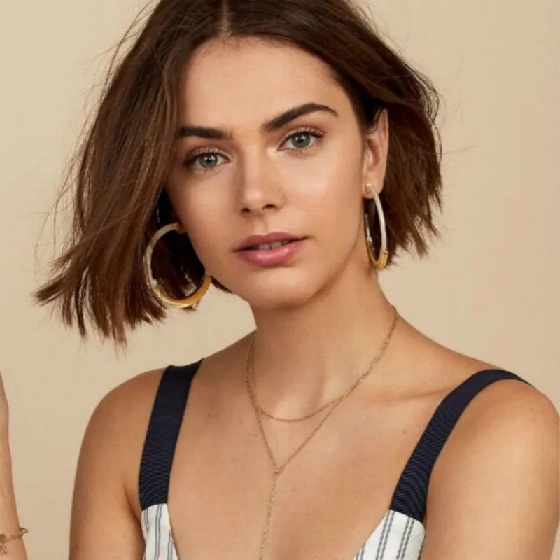 Wife Love European and American Earrings Alloy Acetate Acrylic Sheet C-shaped Simple Exaggerated Female Earrings
Wife Love European and American Earrings Alloy Acetate Acrylic Sheet C-shaped Simple Exaggerated Female Earrings