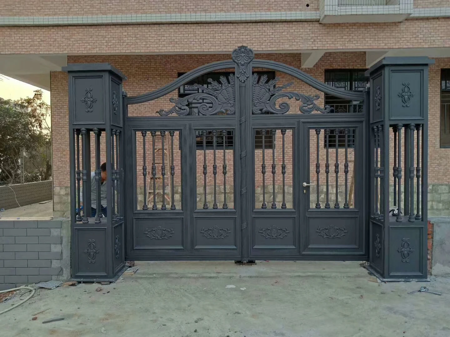 2021 Hotsale Aluminium Driveway Swing & Sliding Gates Price By Sq.m Shipping Extra Hc-Ag69
2021 Hotsale Aluminium Driveway Swing & Sliding Gates Price By Sq.m Shipping Extra Hc-Ag69