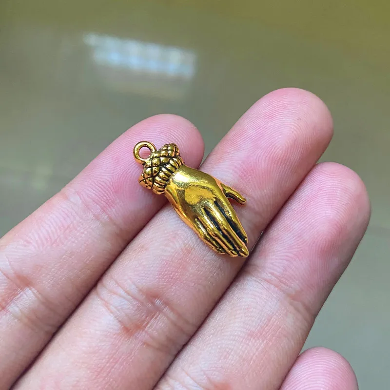 18pcs 26x10mm Praying hands Charms Pendants Antique Gold Tone Jewelry Making DIY Bracelet Necklace Handmade Craft Accessories
18pcs 26x10mm Praying hands Charms Pendants Antique Gold Tone Jewelry Making DIY Bracelet Necklace Handmade Craft Accessories