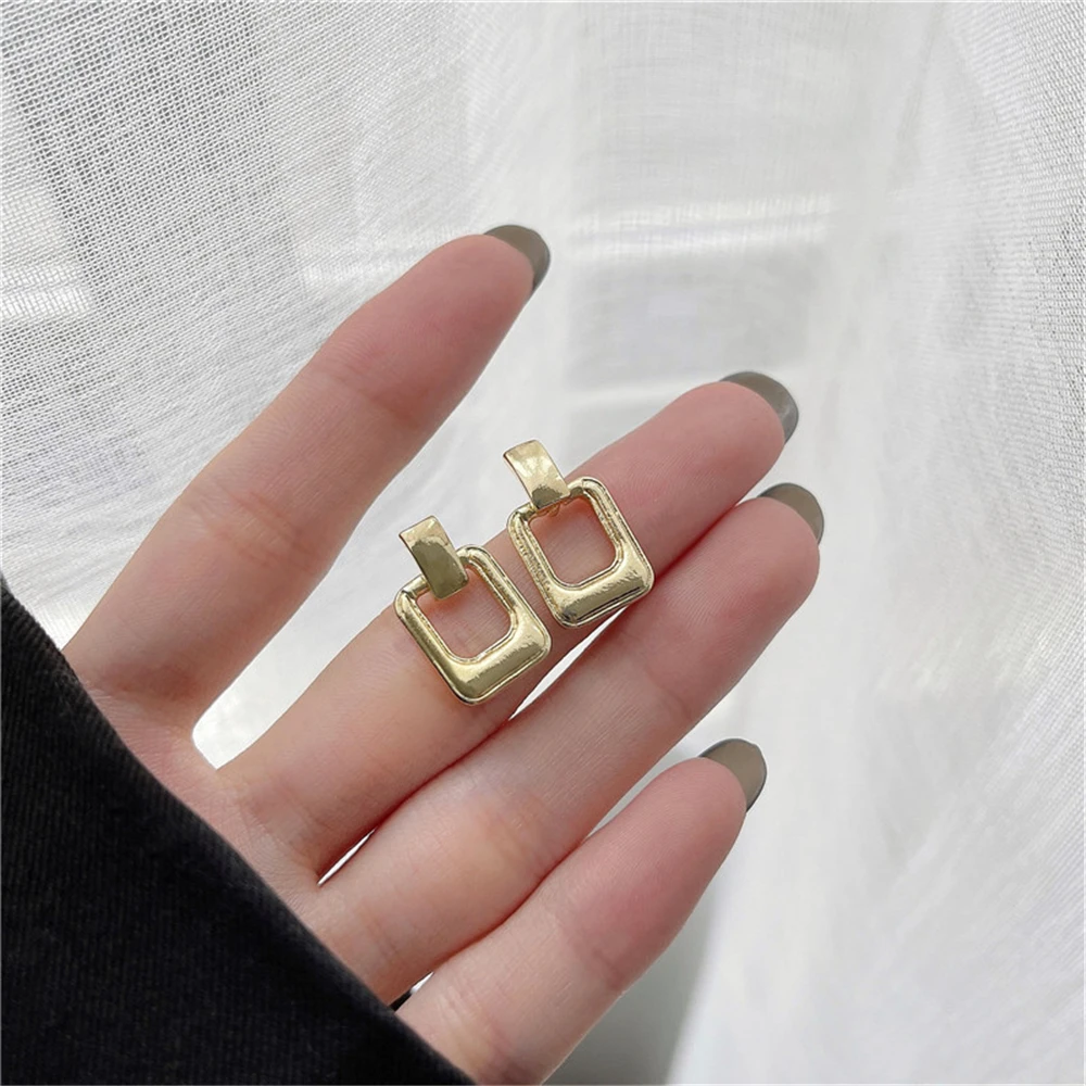 Han Edition Temperament Geometric Metal Stud Earrings Women's Fashion Punk Wind Restoring Ancient Ways Earrings
Han Edition Temperament Geometric Metal Stud Earrings Women's Fashion Punk Wind Restoring Ancient Ways Earrings