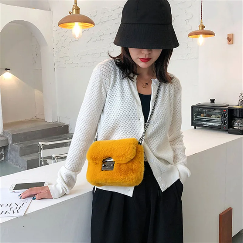 TOYOOSKY 2020 Women's Bag Trend Faux Fur Shoulder Bag Winter Plush Lady Handbag Female Party Small Girls Flap Bag Clutch Gift
TOYOOSKY 2020 Women's Bag Trend Faux Fur Shoulder Bag Winter Plush Lady Handbag Female Party Small Girls Flap Bag Clutch Gift