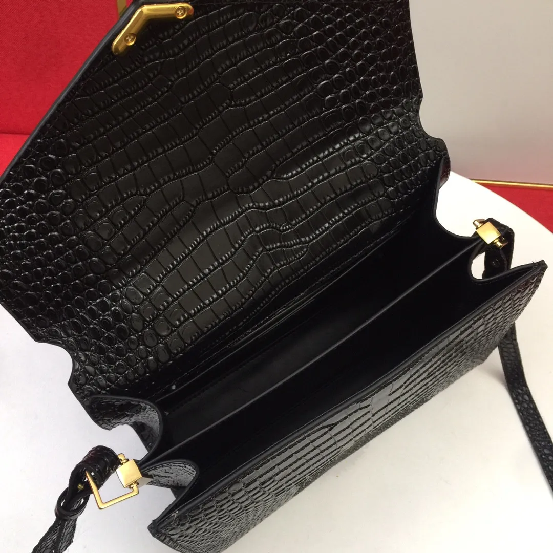 Designer luxury handbag ladies classic striped shoulder messenger bag fashion leather ladies handbag
Designer luxury handbag ladies classic striped shoulder messenger bag fashion leather ladies handbag