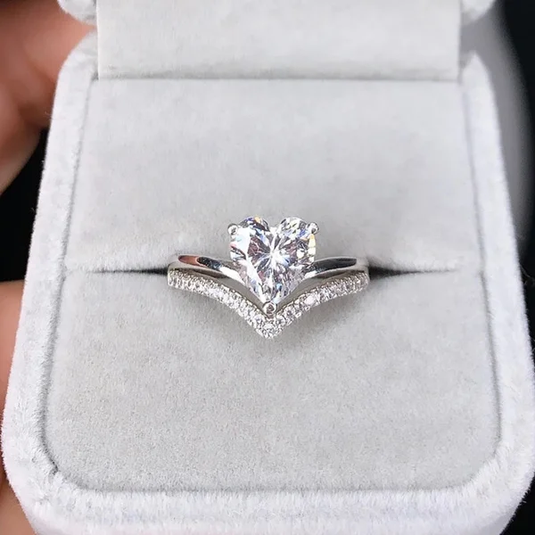 925 Silver Heart Diamond Engagement Ring Women Luxury White Sapphire Heart Wedding Accessories Personality Gift Party Jewelry
925 Silver Heart Diamond Engagement Ring Women Luxury White Sapphire Heart Wedding Accessories Personality Gift Party Jewelry