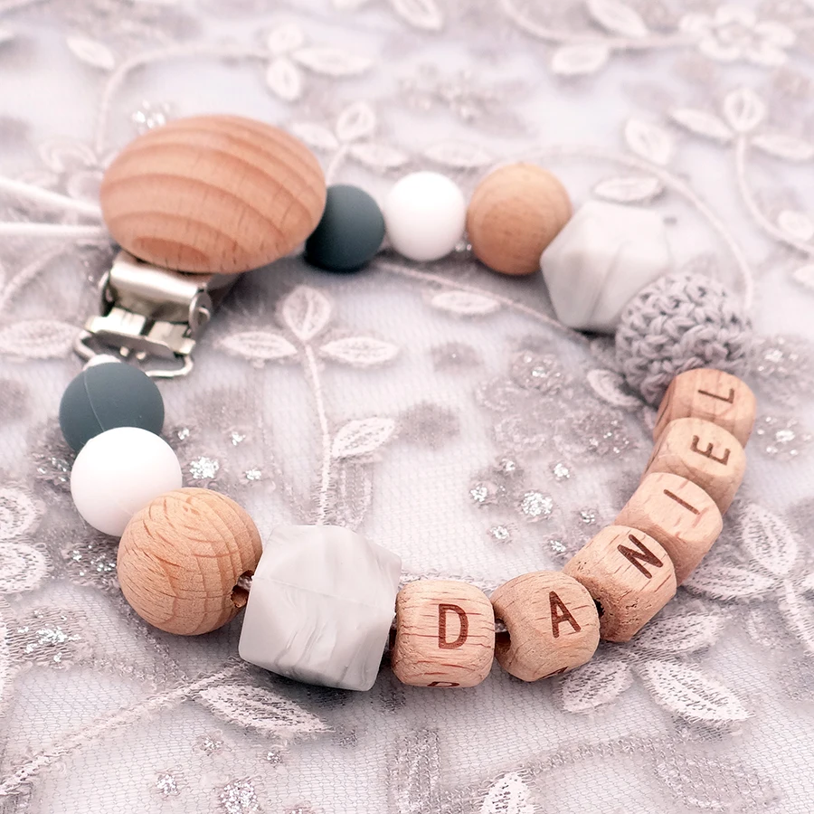 Handmade Free Personalized Name Silicone Wood Pacifier Clips Safe Teething Chain Baby Teether Eco-friendly Dummy Clips Holder
Handmade Free Personalized Name Silicone Wood Pacifier Clips Safe Teething Chain Baby Teether Eco-friendly Dummy Clips Holder