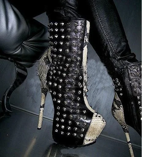 Black White Mixed Color Winter Round Toe Rivets Decorated Platform Zipper Side Sexy Stiletto Heel High Heel Ankle Short Boots
Black White Mixed Color Winter Round Toe Rivets Decorated Platform Zipper Side Sexy Stiletto Heel High Heel Ankle Short Boots