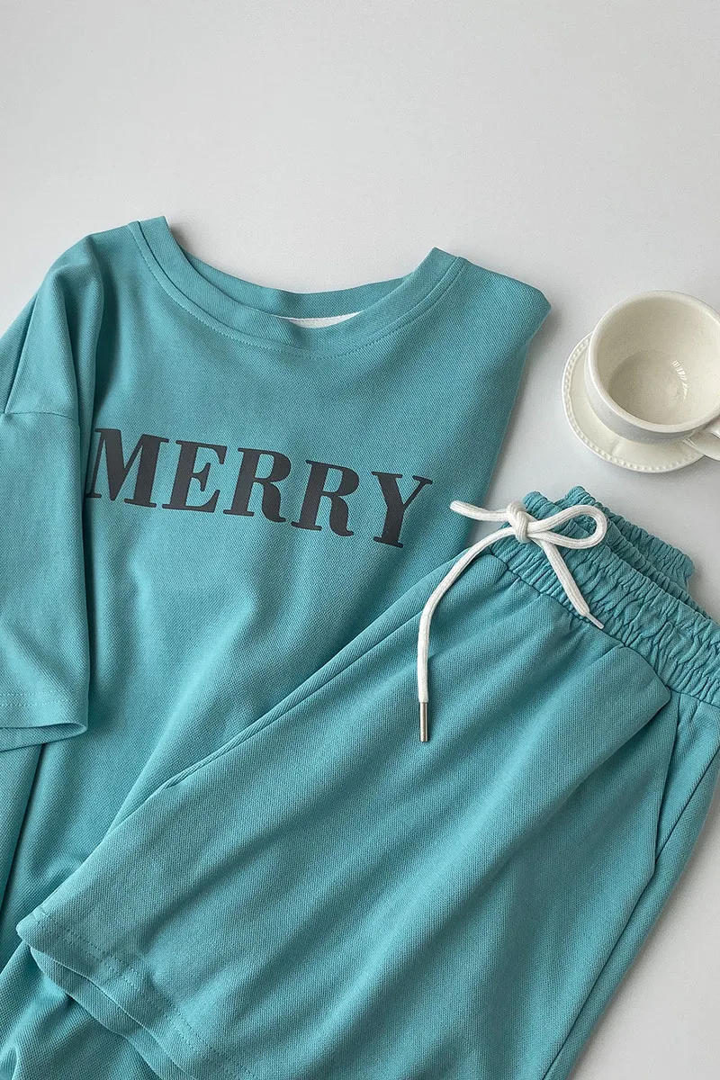 Two-piece suit Western style 2021 summer new style Korean women's design loose T-shirt + high-waist shorts 
Two-piece suit Western style 2021 summer new style Korean women's design loose T-shirt + high-waist shorts