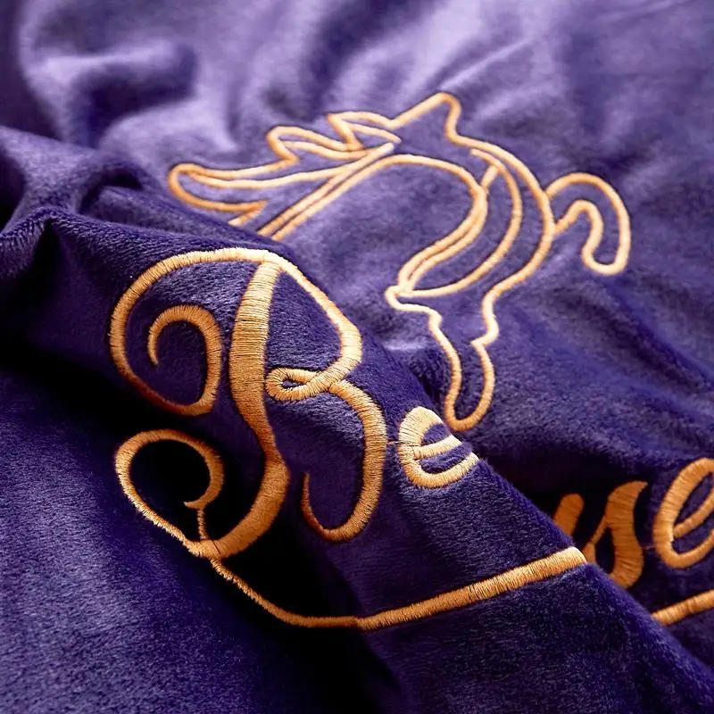 Solid color Bedding set Embroidery 4pcs/set Queen King size Winter thick duvet cover set No filler 2019 High-grade bed set
Solid color Bedding set Embroidery 4pcs/set Queen King size Winter thick duvet cover set No filler 2019 High-grade bed set