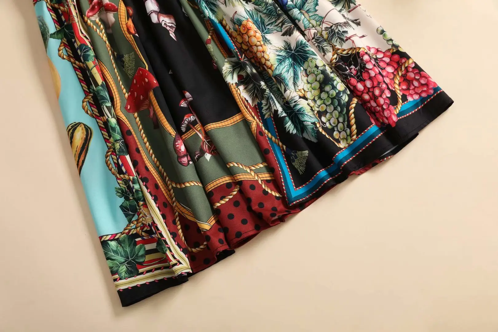 JCHB 2021 fashion show new high end women's temperament slim fruit Print Long Sleeve Dress
JCHB 2021 fashion show new high end women's temperament slim fruit Print Long Sleeve Dress