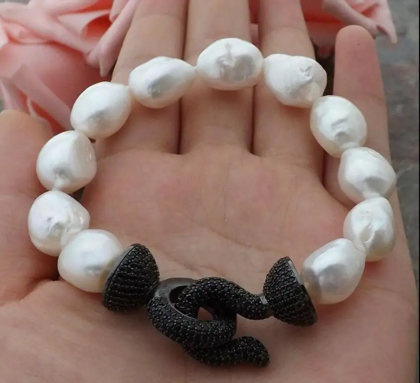 natural 12*14mm White Baroque freshwater Pearl Bracelet inlay zircon Clasp 8inch
natural 12*14mm White Baroque freshwater Pearl Bracelet inlay zircon Clasp 8inch