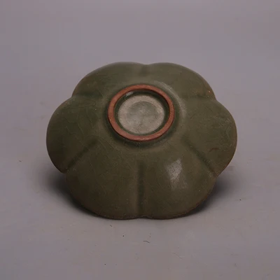 Exquisite song Yaozhou Kiln blue glaze carving (small plate) home decoration ceramic ornaments 
Exquisite song Yaozhou Kiln blue glaze carving (small plate) home decoration ceramic ornaments