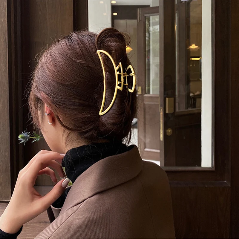 2021 New Women Elegant Gold Hollow Geometric Metal Hair Claw Vintage Hair Clips Headband Solid Hairpin Fashion Hair Accessories
2021 New Women Elegant Gold Hollow Geometric Metal Hair Claw Vintage Hair Clips Headband Solid Hairpin Fashion Hair Accessories