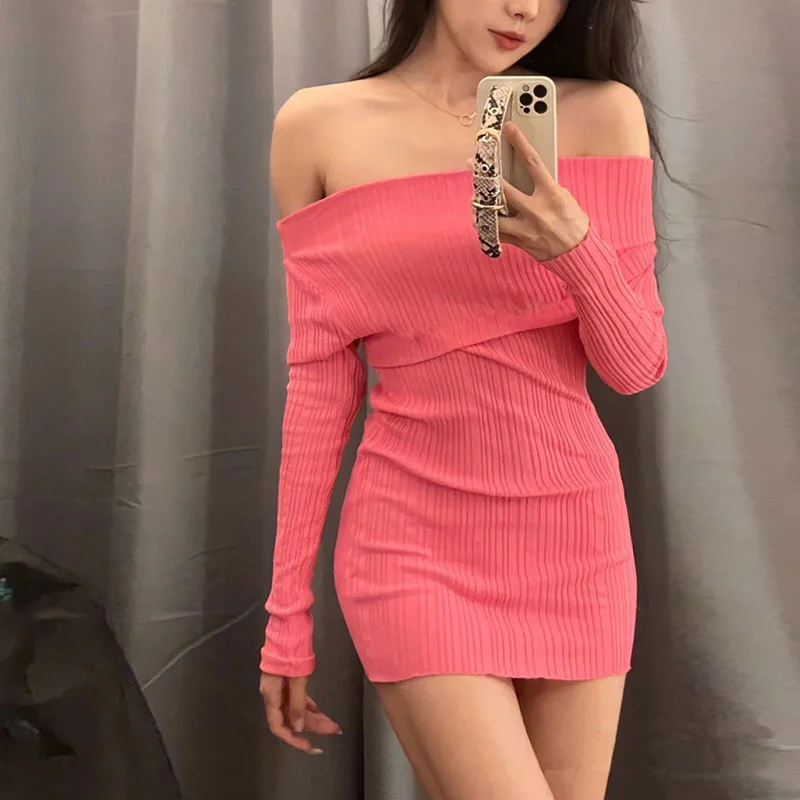 WOMENGAGA Strapless Design Elastic Slim Knit Autumn Mini Pink Dress 2021 New Sweater Korean Women Hot Sexy Dresses 3SO1
WOMENGAGA Strapless Design Elastic Slim Knit Autumn Mini Pink Dress 2021 New Sweater Korean Women Hot Sexy Dresses 3SO1