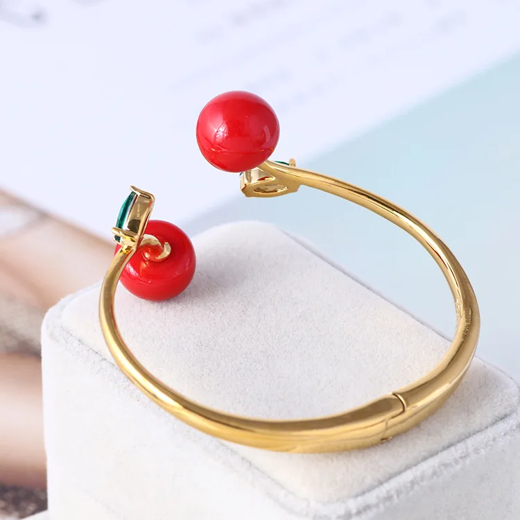 2021 new fashion European and American jewelry wholesale inlaid enamel glaze red cherry gold bracelet female
2021 new fashion European and American jewelry wholesale inlaid enamel glaze red cherry gold bracelet female