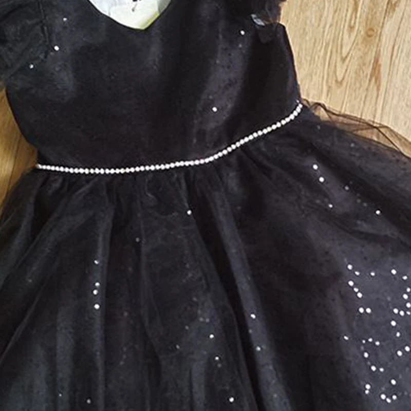 Flower Girls Dress Illusion Short V-Neck Tulle Lace Sequined Pearls Knee-Length Luxury Green Cute Kids Party Princess Gown F388
Flower Girls Dress Illusion Short V-Neck Tulle Lace Sequined Pearls Knee-Length Luxury Green Cute Kids Party Princess Gown F388