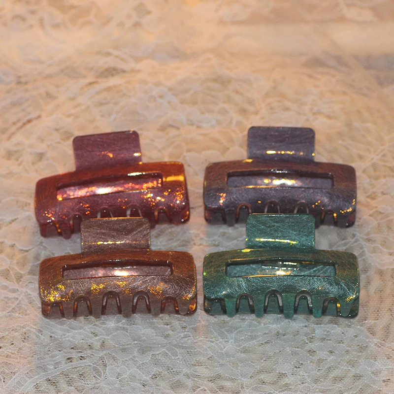 2020 New Arrival high quality four colors hair claws 8.2cm large Hollowing out hair claws hairornament for best gift 
2020 New Arrival high quality four colors hair claws 8.2cm large Hollowing out hair claws hairornament for best gift