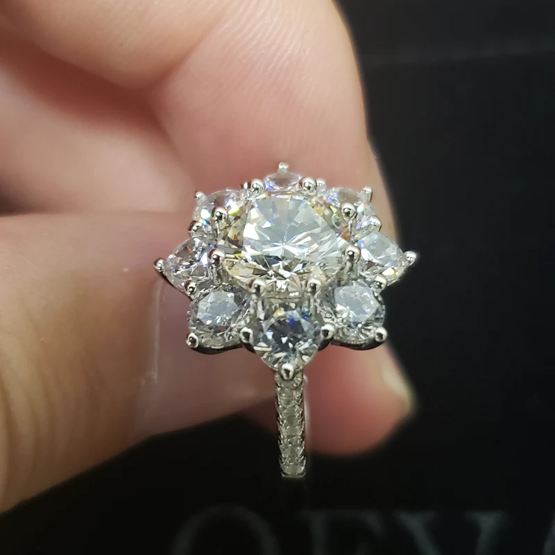 OEVAS Sparking Zircon Flower Wedding Rings For Women Top Quality 100% 925 Sterling Silver Engagement Party Fine Jewelry Gifts
OEVAS Sparking Zircon Flower Wedding Rings For Women Top Quality 100% 925 Sterling Silver Engagement Party Fine Jewelry Gifts