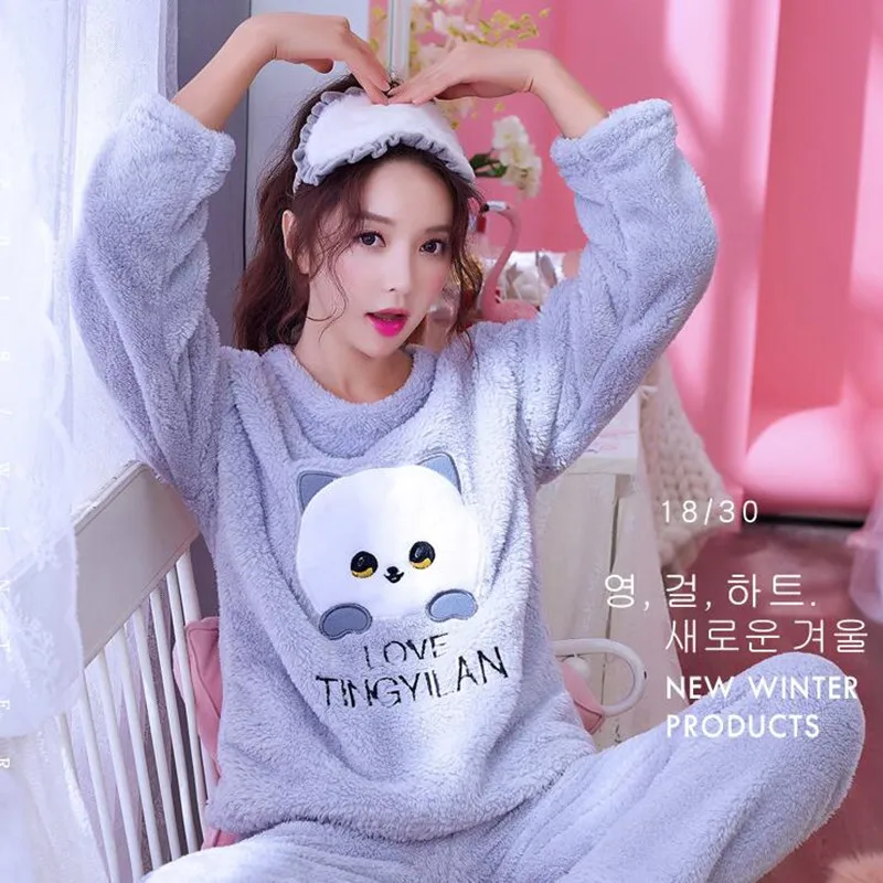 Sleepwear Female Autumn Winter Thickening Flannel Nightwear Suit Girl Fashion Home Clothes Long Sleeve Coral Velvet Pajama H5638
Sleepwear Female Autumn Winter Thickening Flannel Nightwear Suit Girl Fashion Home Clothes Long Sleeve Coral Velvet Pajama H5638
