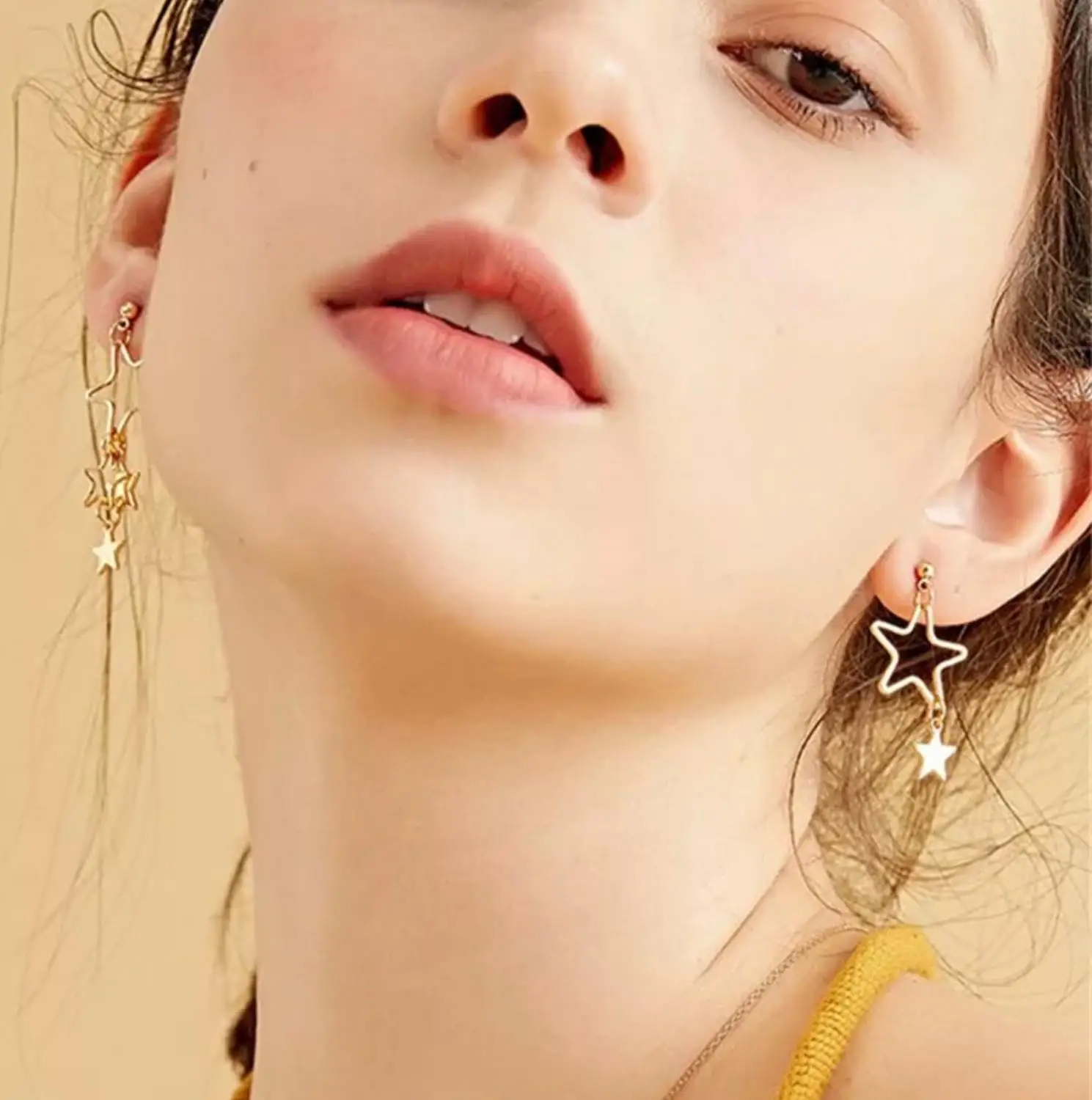 Fashionable simple temperament hollow star earrings asymmetrical alloy earrings suitable for women's party jewelry earrings
Fashionable simple temperament hollow star earrings asymmetrical alloy earrings suitable for women's party jewelry earrings